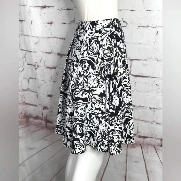 ADRIENNE VITTADINI XS Floral Black & White Box Pleat A-Line Swing Skater Skirt - Picture 4 of 13